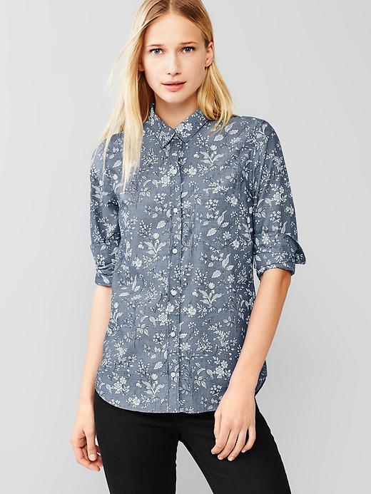 1 of 8 showing, with the color chambray blue floral of product Fitted boyfriend indigo floral shirt