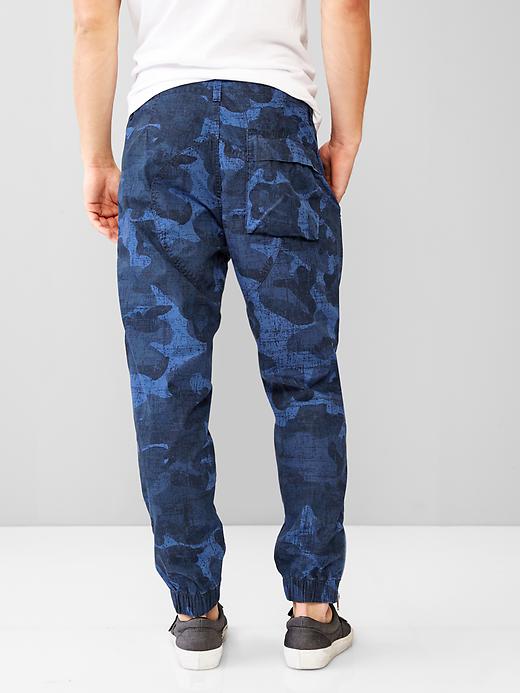 2 of 8 showing, with the color blue camo of product Urban Active camo print joggers