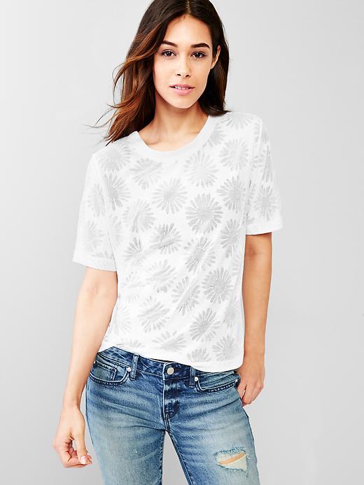 1 of 8 showing, with the color white of product Daisy burnout tee