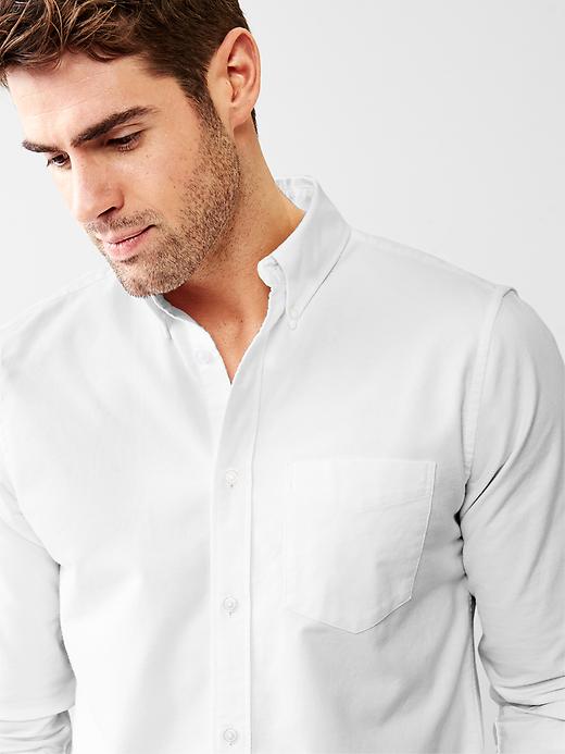 2 of 8 showing, with the color white of product Modern Oxford solid shirt