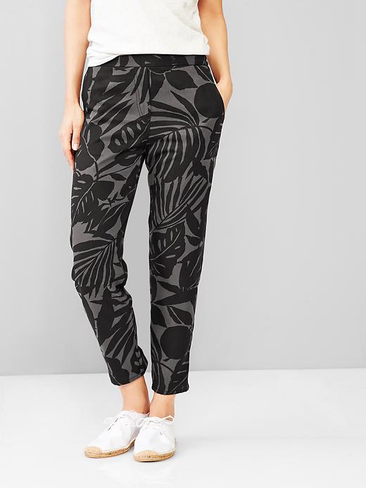 1 of 8 showing, with the color palm print of product Printed TENCEL™ jogger pants