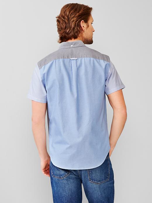 2 of 8 showing, with the color equinox blue of product Colorblock oxford shirt
