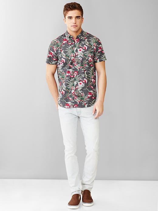 2 of 8 showing, with the color fire coral of product Lived-in floral print shirt