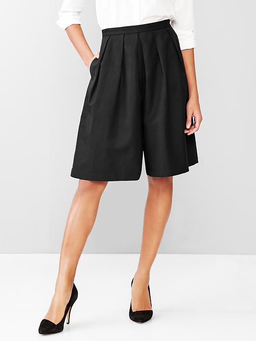 1 of 8 showing, with the color true black of product Pleated culottes