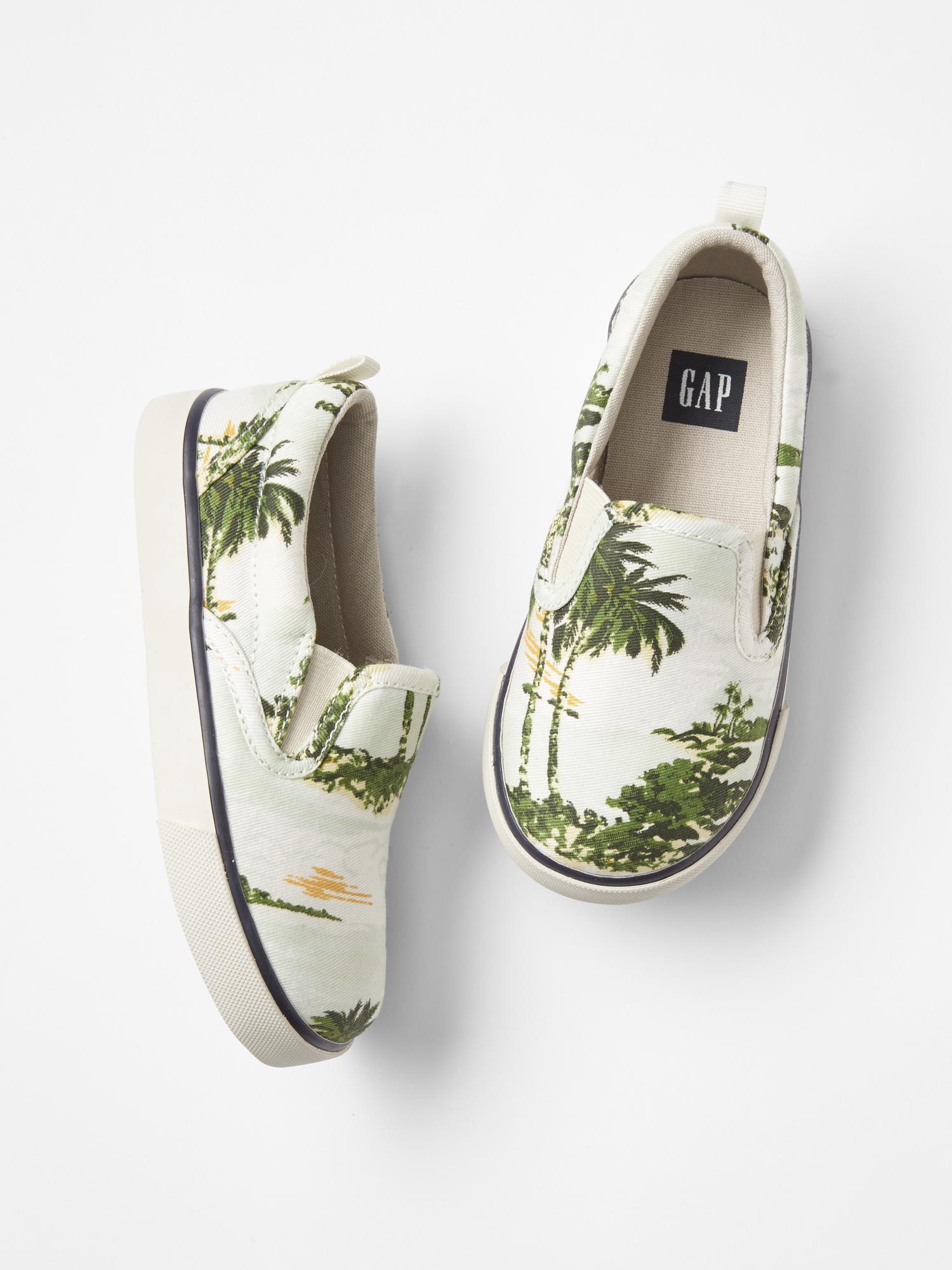 Printed slip outlet on sneakers