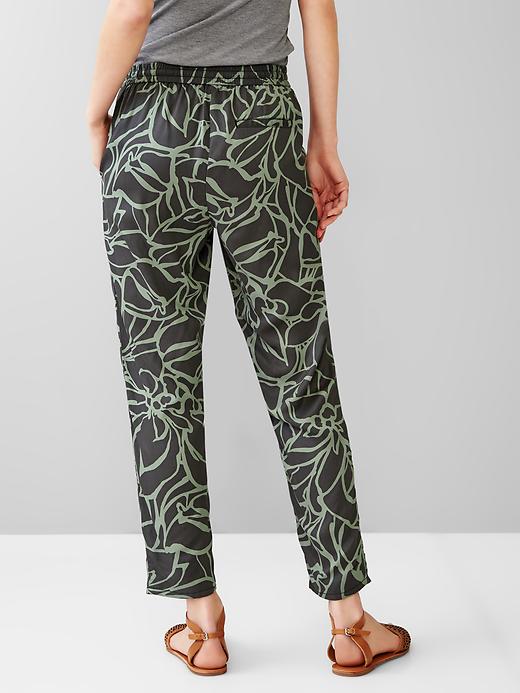 2 of 8 showing, with the color green floral of product Printed jogger pants