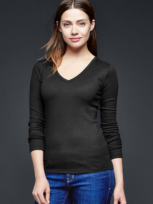1 of 8 showing, with the color true black of product Modern long-sleeve V-neck tee