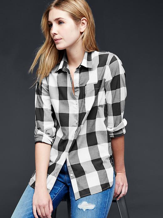 1 of 8 showing, with the color black plaid of product Plaid relaxed boyfriend shirt