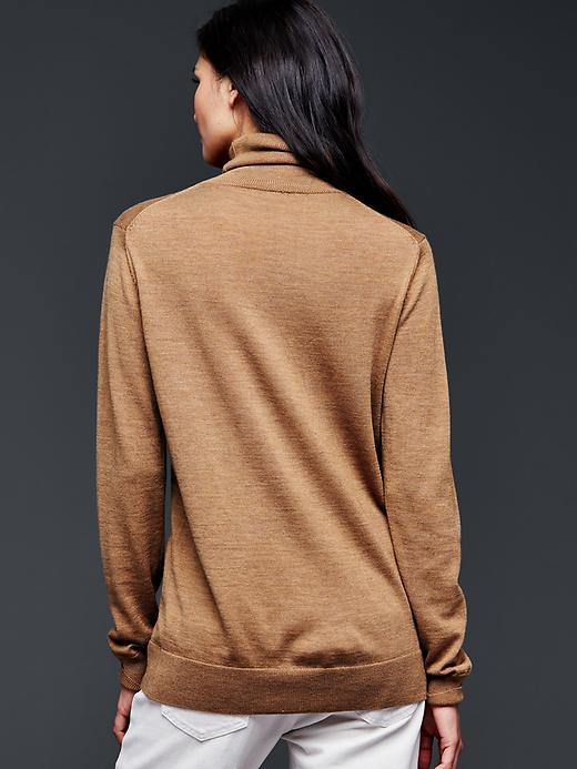 2 of 8 showing, with the color camel heather of product Merino turtle-neck sweater