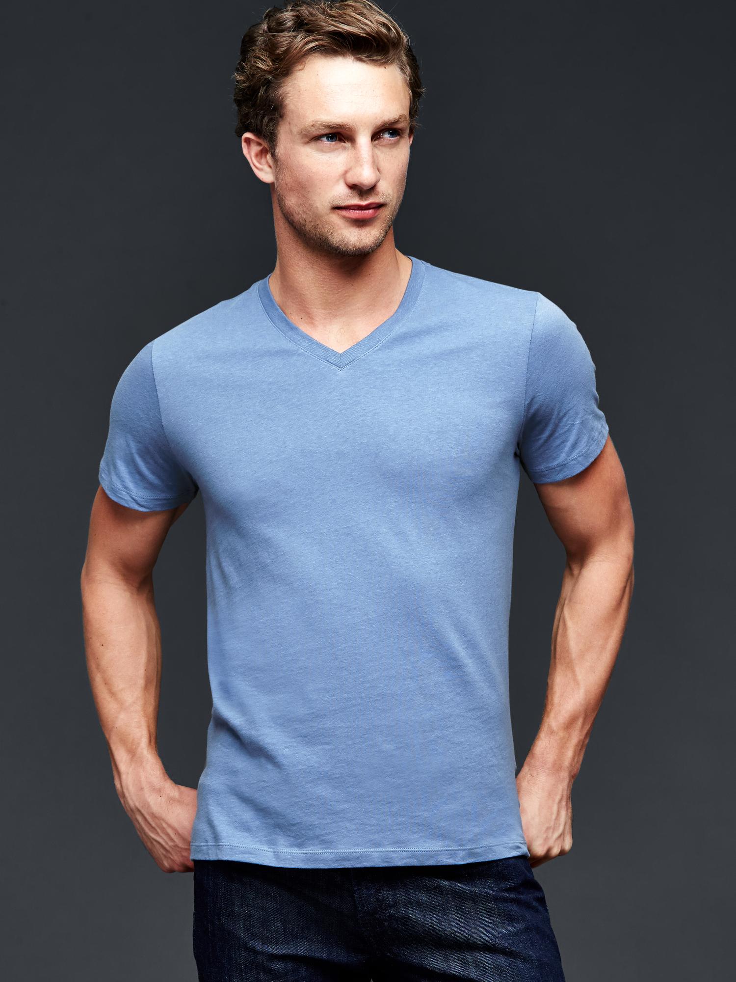 Essential V-neck t-shirt | Gap
