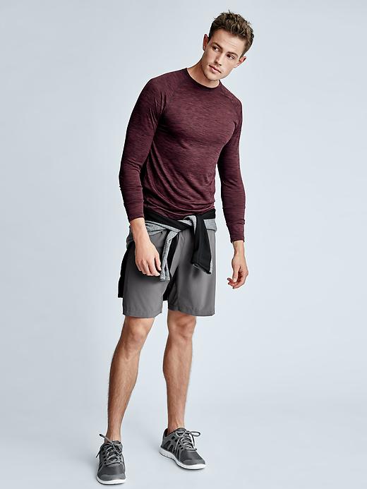 2 of 8 showing, with the color true black of product Urban Active colorblock half-zip pullover