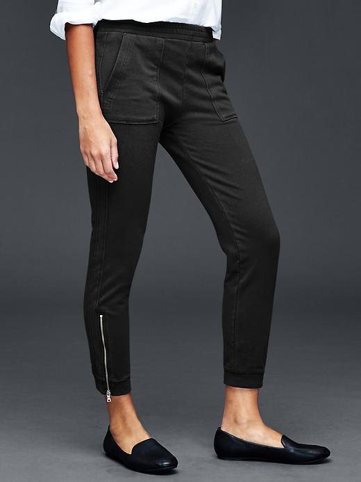 1 of 8 showing, with the color true black of product Skinny zip joggers