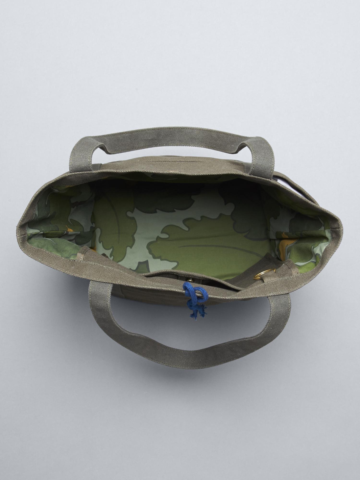 Gap shop camo tote