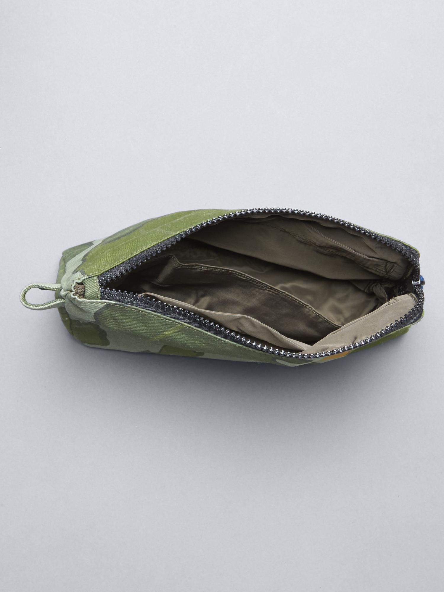 Gap camo bag deals