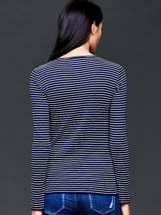 2 of 8 showing, with the color crayon true indigo of product Modern V-neck fine stripe tee