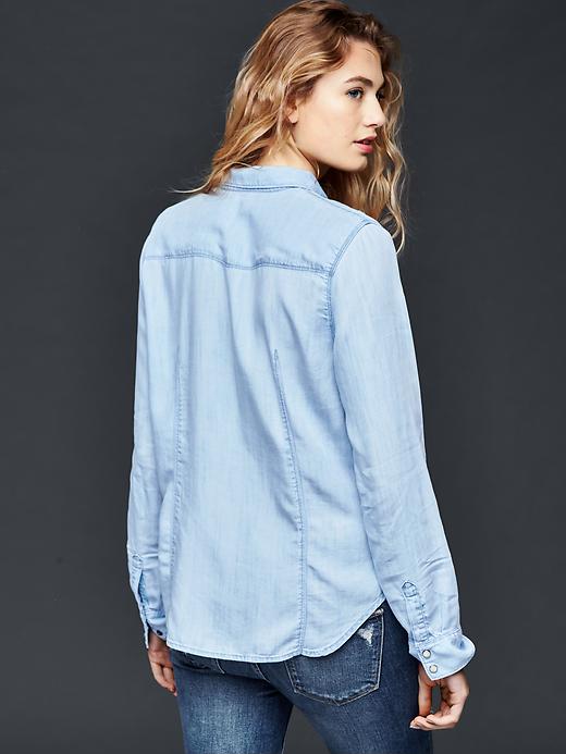 2 of 8 showing, with the color light indigo of product Chambray slim western shirt