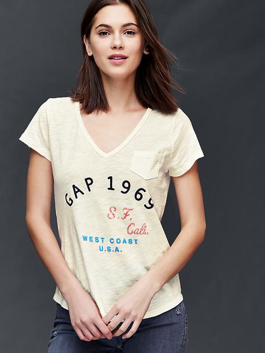1 of 8 showing, with the color chalk of product Logo SF tee