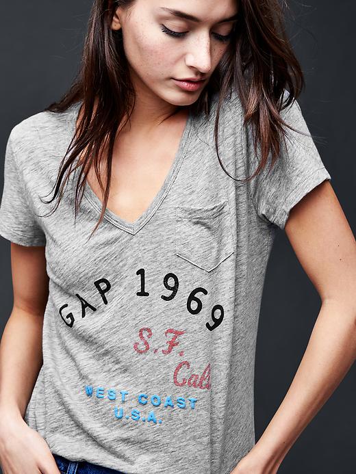1 of 8 showing, with the color heather grey of product Logo SF tee