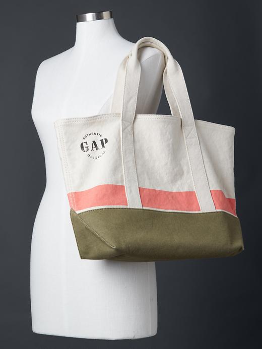 2 of 8 showing, with the color temporal olive of product Medium utility tote