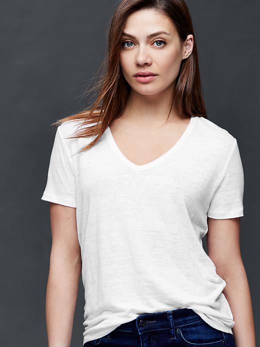 1 of 8 showing, with the color white of product Linen V-neck tee