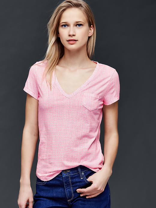 1 of 8 showing, with the color neon double pink of product Vintage wash print V-neck tee