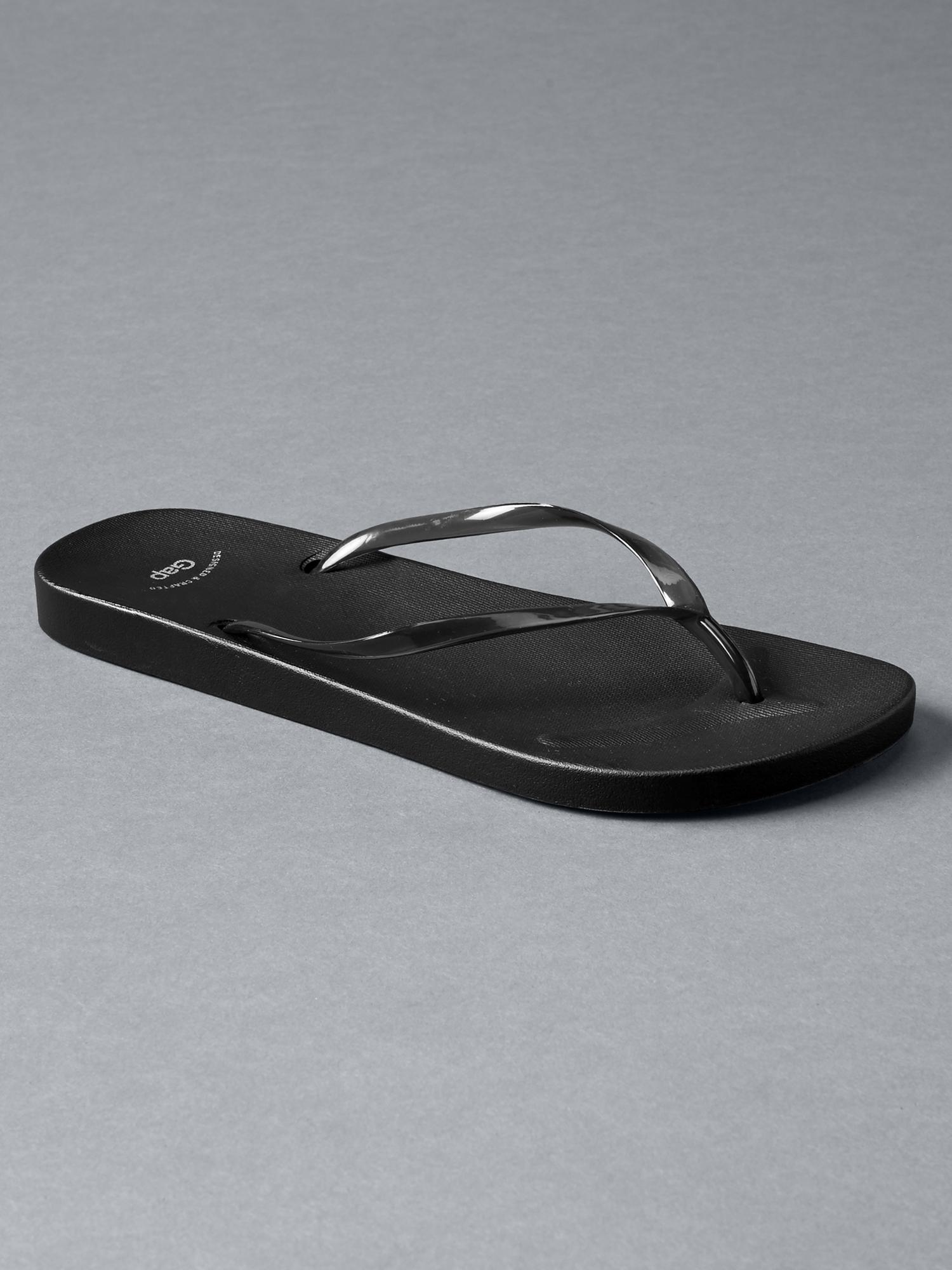 Rubber flip flops Gap