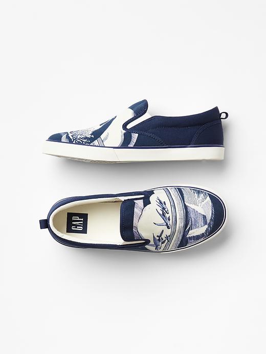 1 of 8 showing, with the color ANTIQUE WHITE of product Shark slip-on sneakers