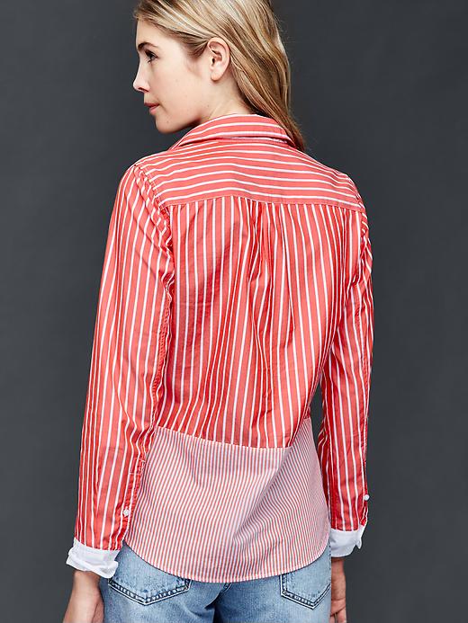 2 of 8 showing, with the color rose bush of product Fitted boyfriend colorblock stripe shirt