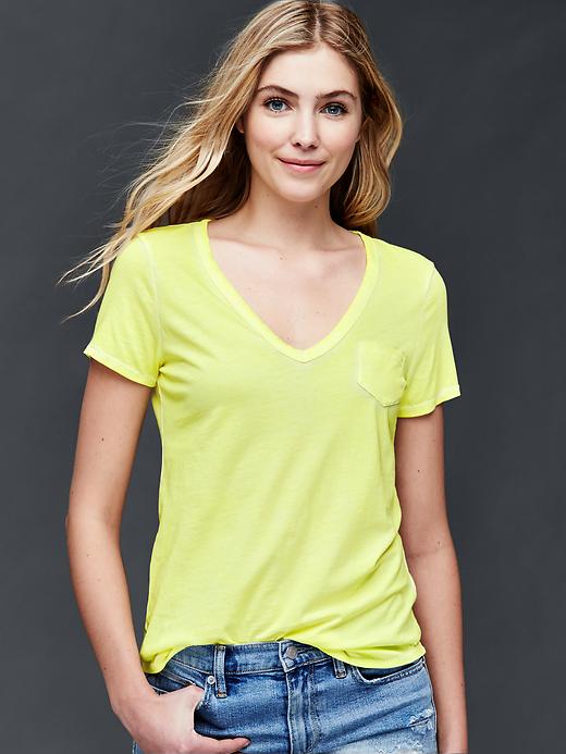 1 of 8 showing, with the color limon of product Vintage wash V-neck tee