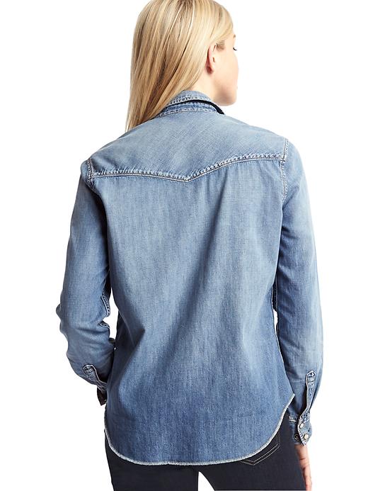 2 of 8 showing, with the color medium indigo of product 1969 relaxed western denim shirt
