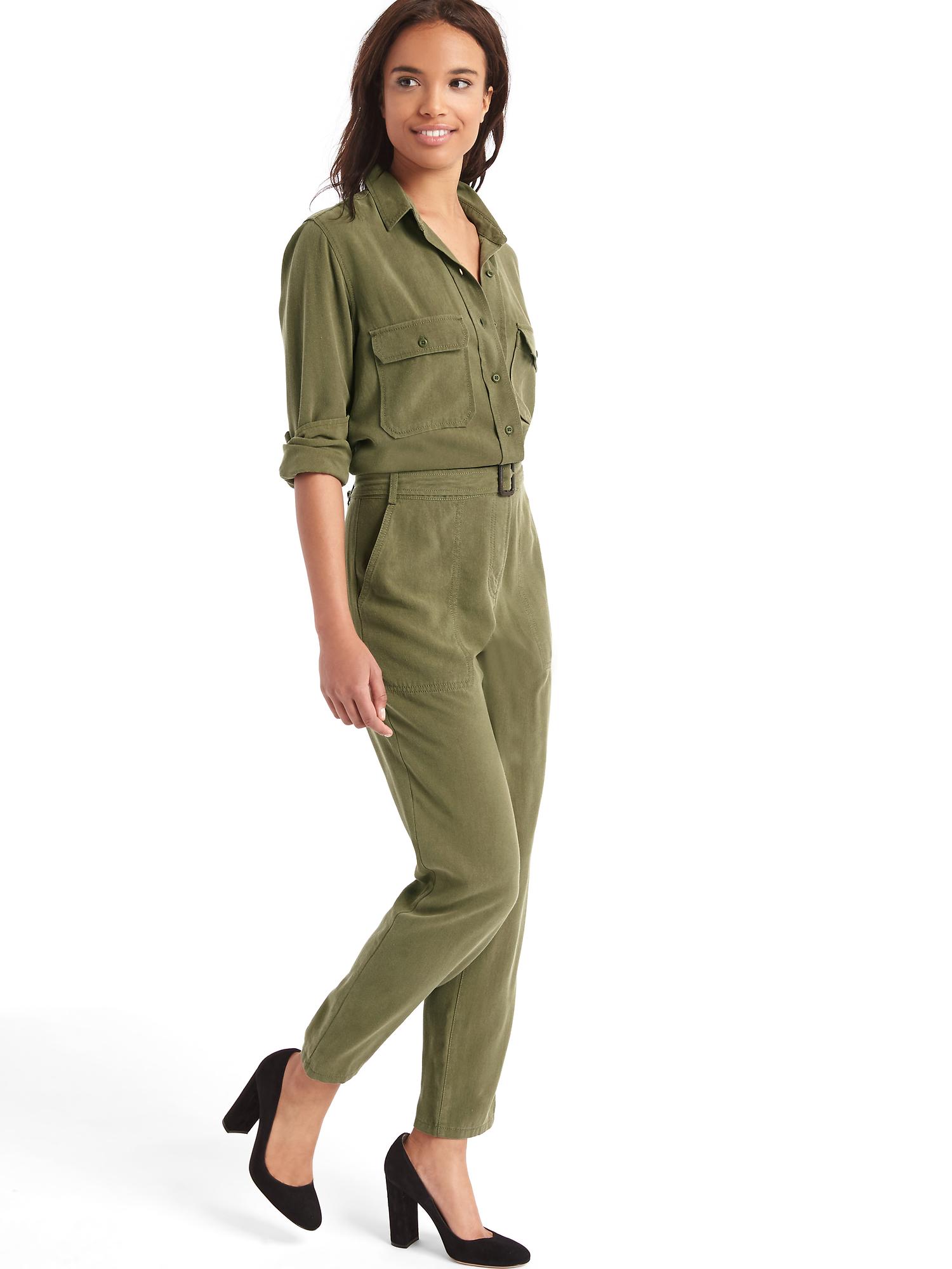 Женские комбинезоны Gap TENCEL™ cargo jumpsuit — фото 2