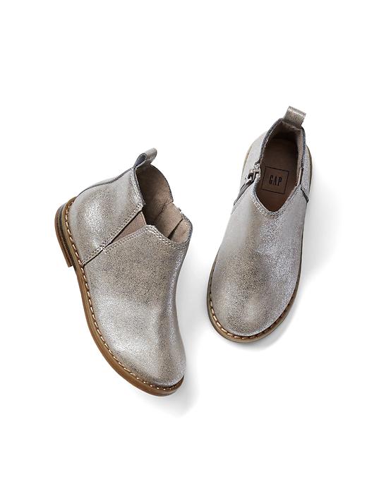 1 of 8 showing, with the color silver of product Metallic chelsea booties