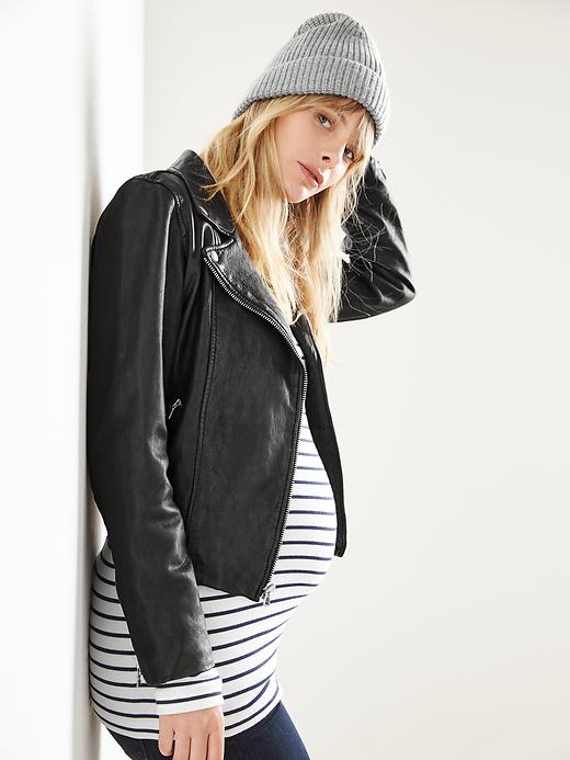 2 of 8 showing, with the color dark night of product Maternity Modern Stripe Boatneck T-Shirt