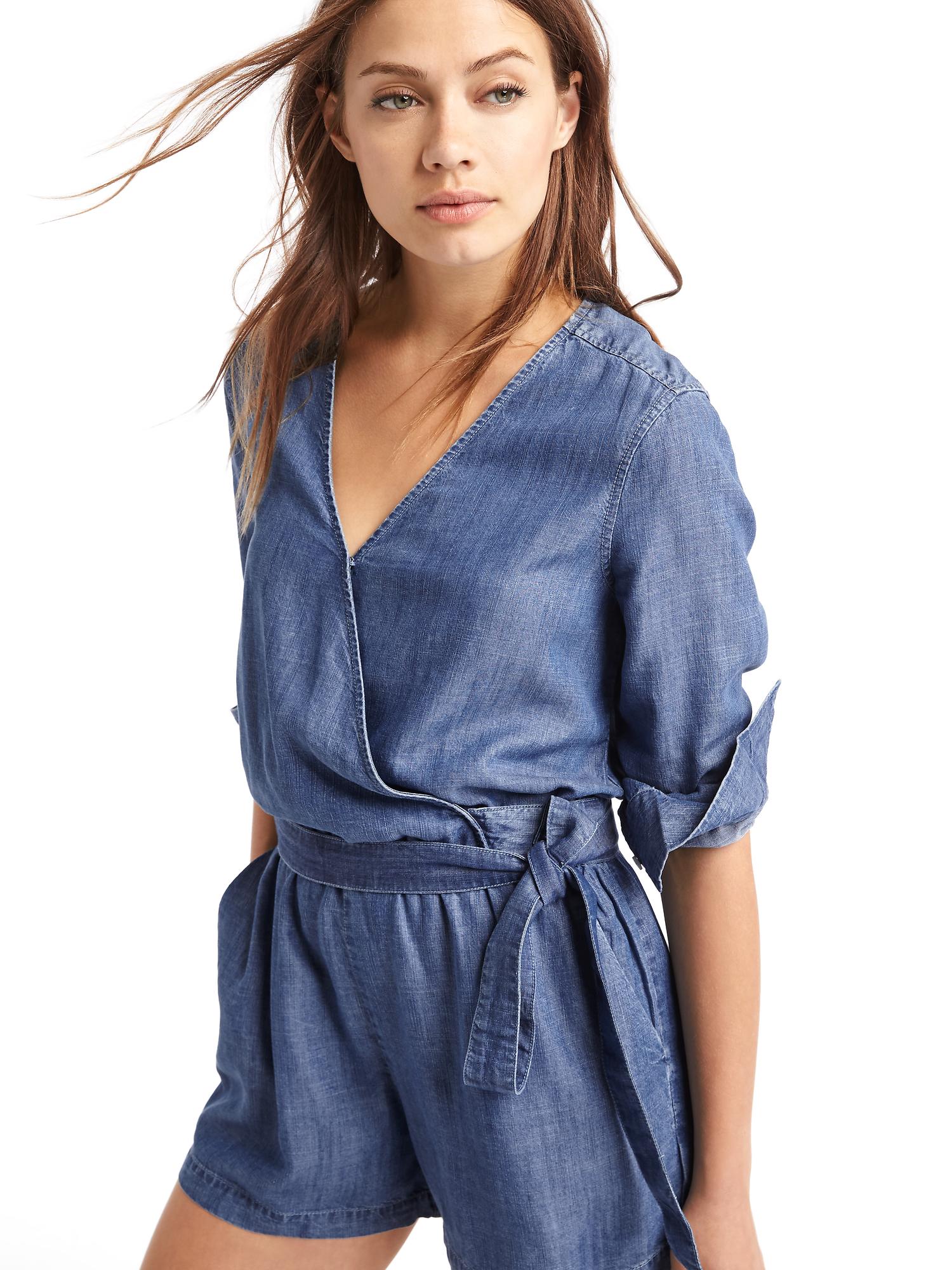 Женские комбинезоны Gap TENCEL™ wrap romper — фото 4