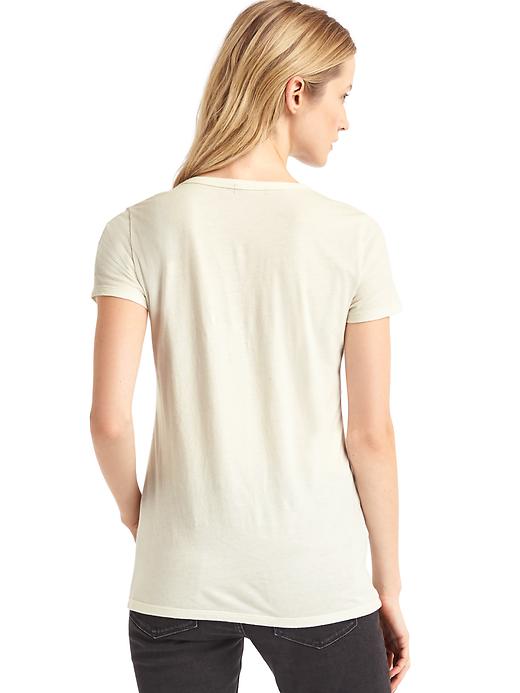 2 of 8 showing, with the color chalk of product Classic logo tee