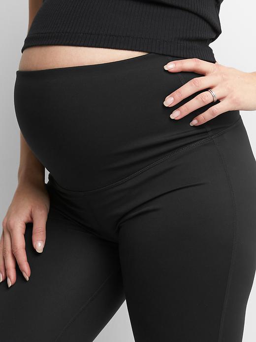 Maternity GapFit Blackout Full Panel Capris Gap