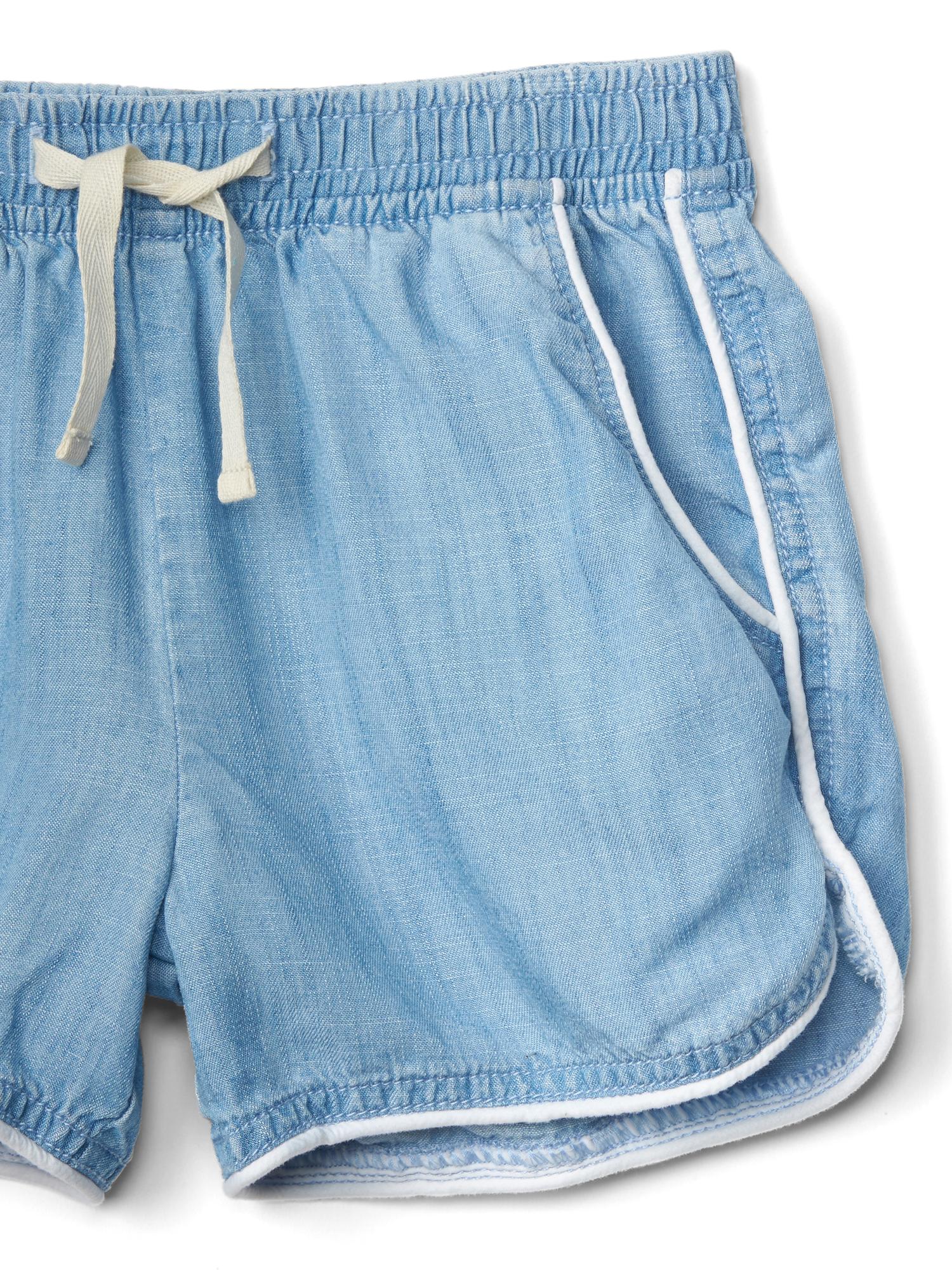 TENCEL™ dolphin shorts Gap