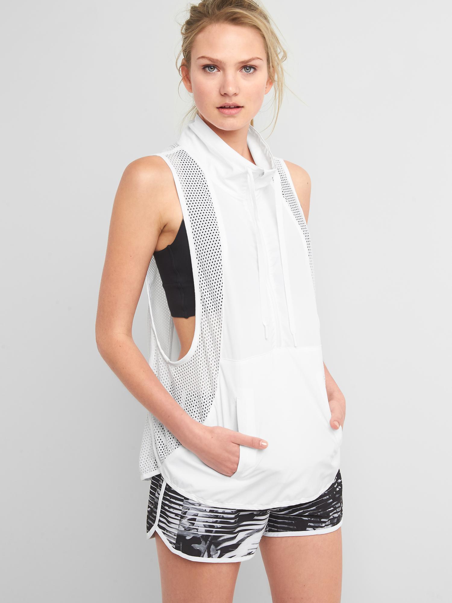 Gap sleeveless jacket top