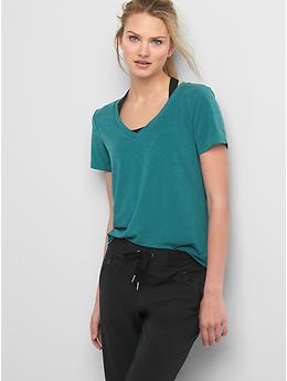 GapFit Breathe V-Neck T-Shirt | Gap