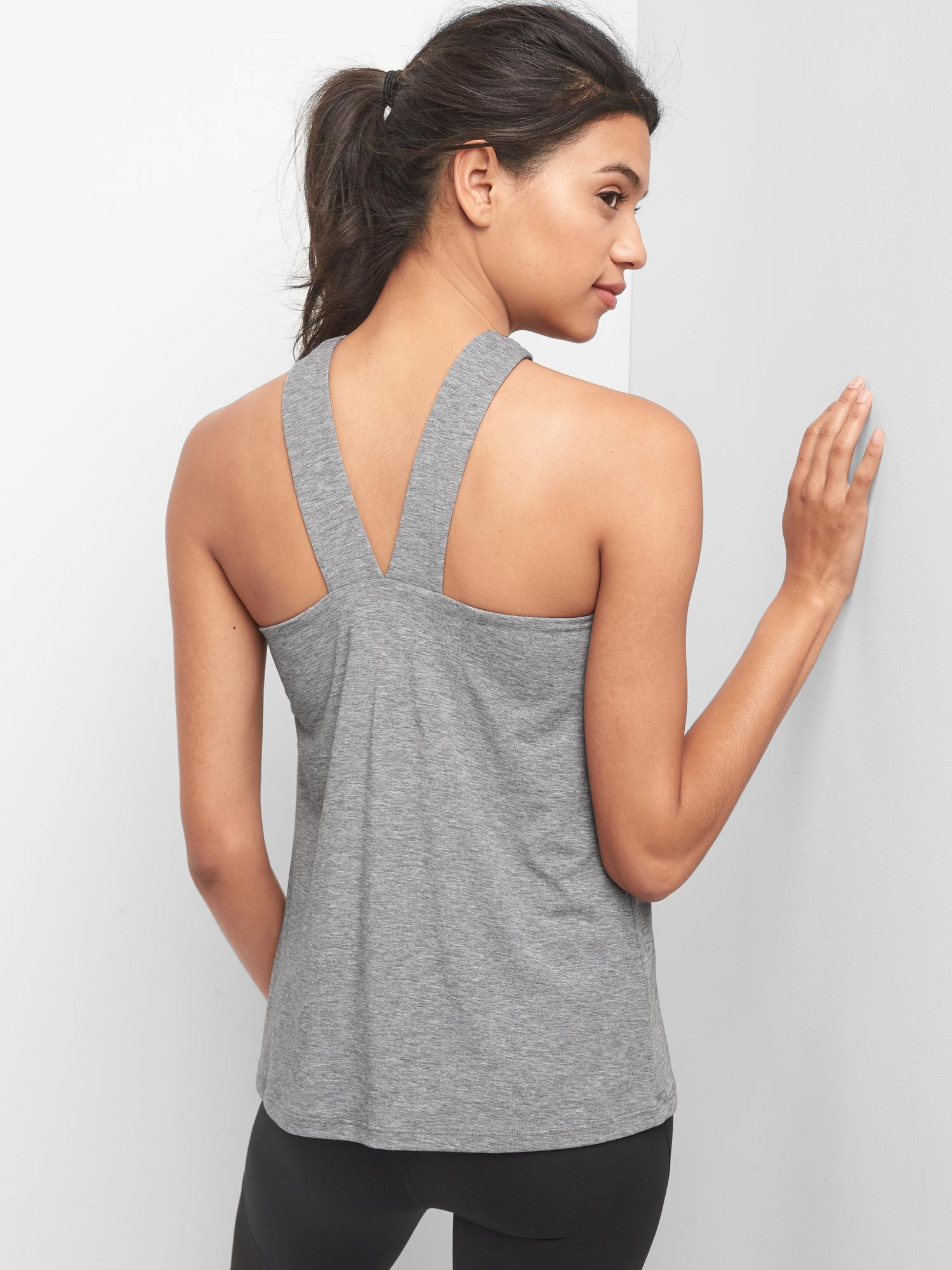 GapFit Breathe keyhole shelf tank Gap