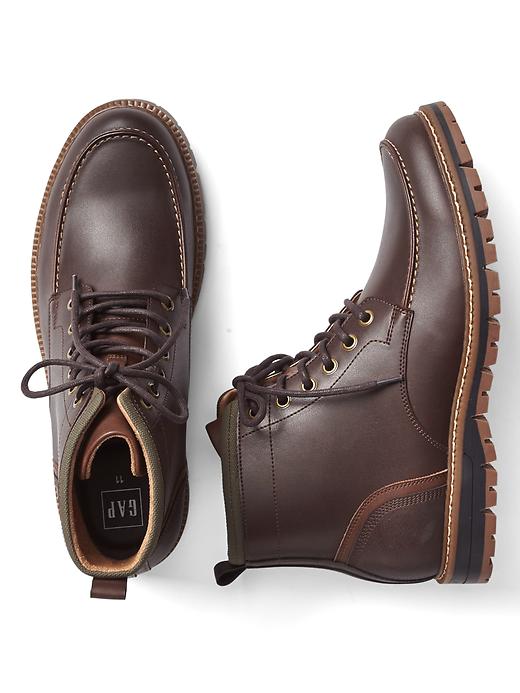 Gap lace sales up boots
