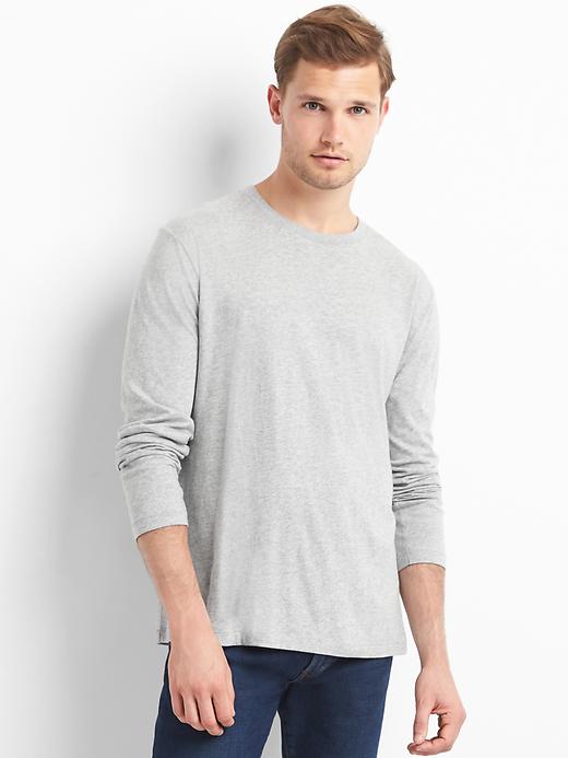 Image number 1 showing, Essential long-sleeve crewneck t-shirt