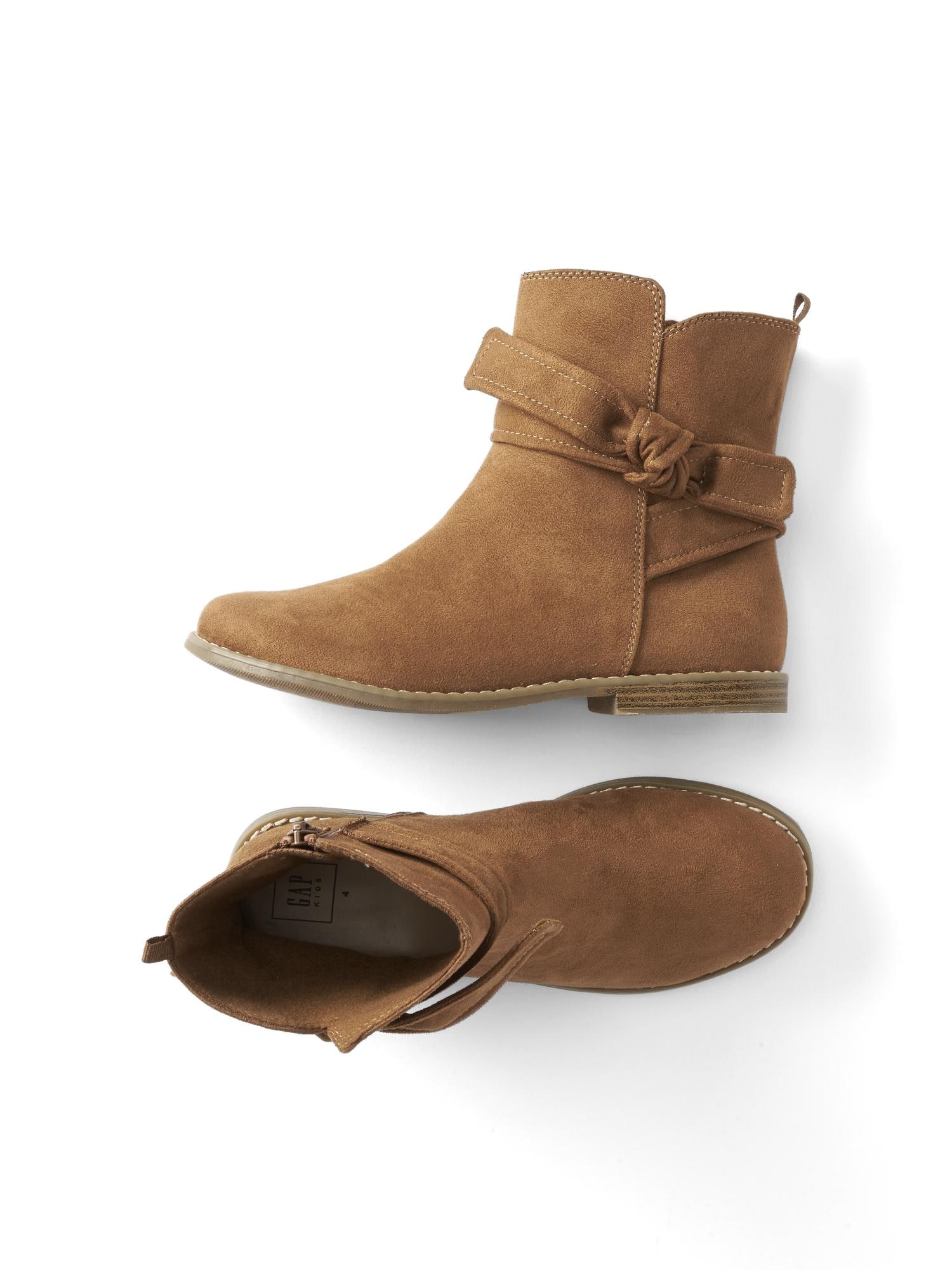 Suede tie boots