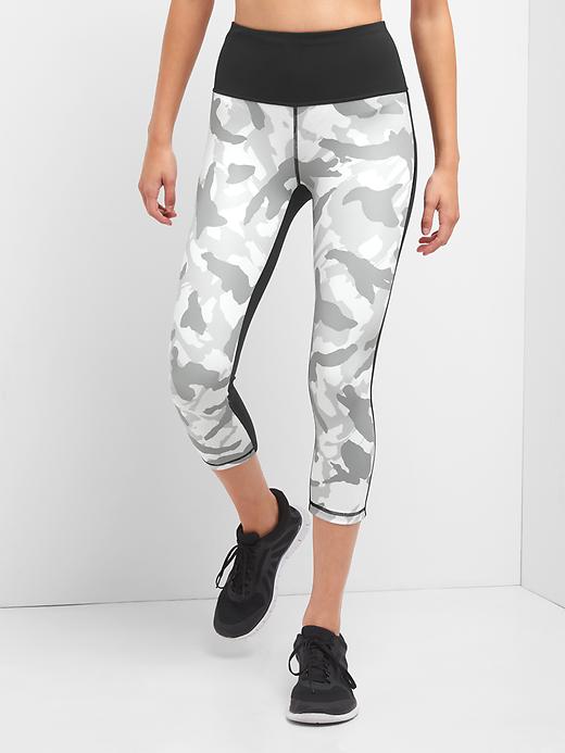 gFast high rise Blackoutback print capris Gap