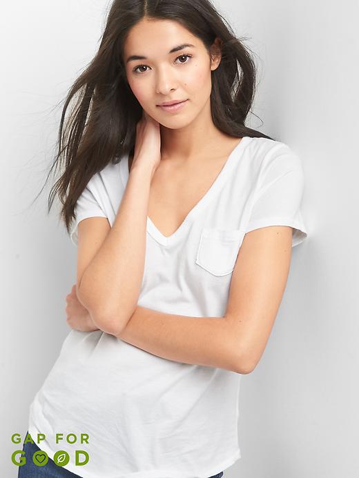 1 of 8 showing, with the color optic white of product Vintage wash V-neck tee