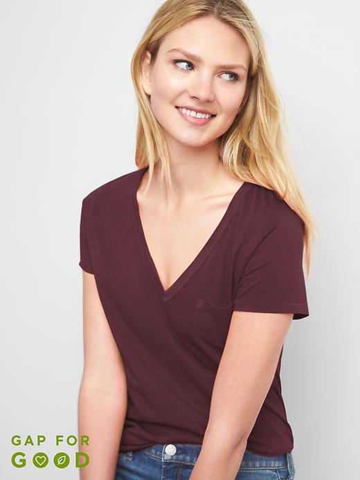 1 of 8 showing, with the color burgundy of product Vintage wash V-neck tee