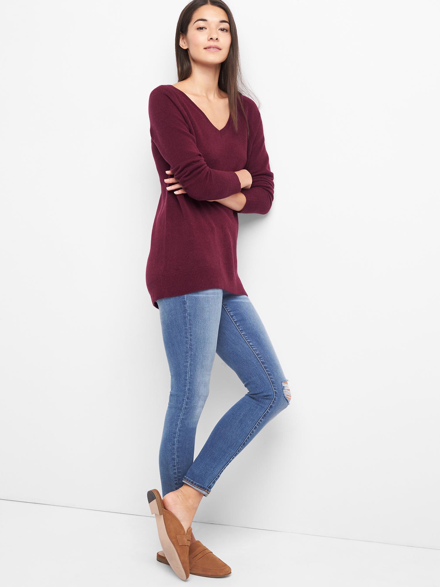 Brooklyn Vneck raglan sweater Gap