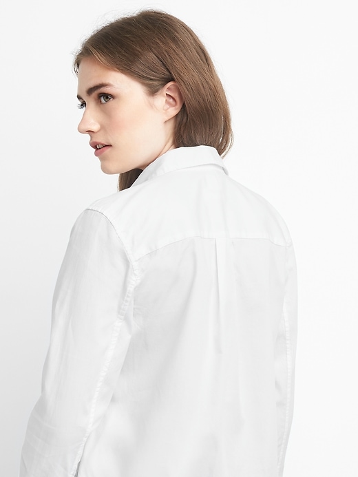 2 of 8 showing, with the color white of product Fitted Boyfriend Oxford Shirt