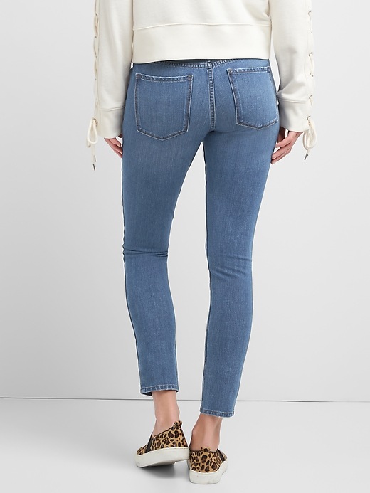 Image number 2 showing, Mid Rise True Skinny Jeans in Super Slimming