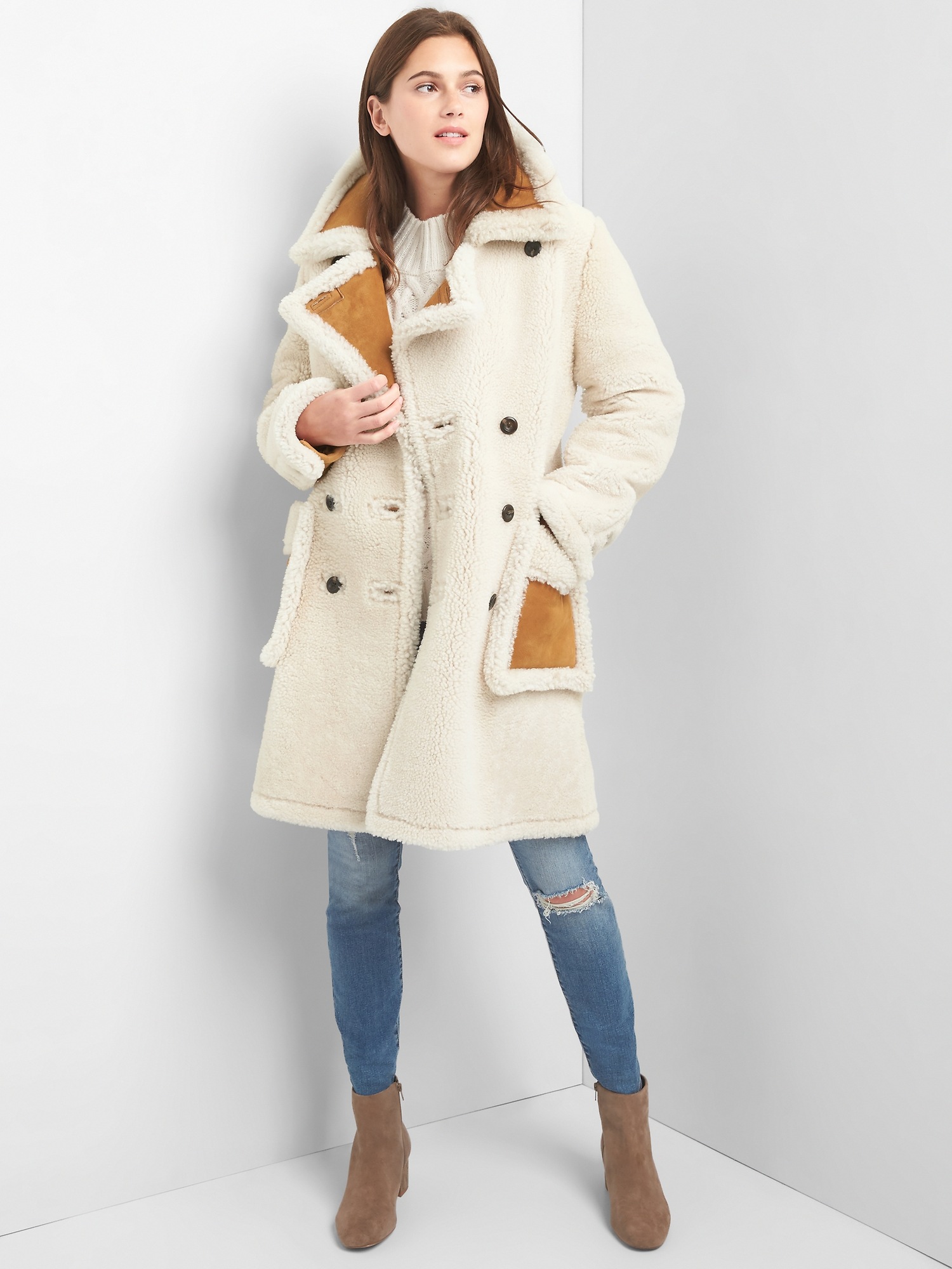 herlipto, 【12月13日(水)19時再販売開始】, Shearling-Trimmed Suede Coat, - pale white-,  羽織るだけでトレンド感を演出してくれるスエードコート。,  光沢感が少なくリアルに見えるファーは毛足を絶妙な長さにすることで、こなれ感のある雰囲気に仕上げました 